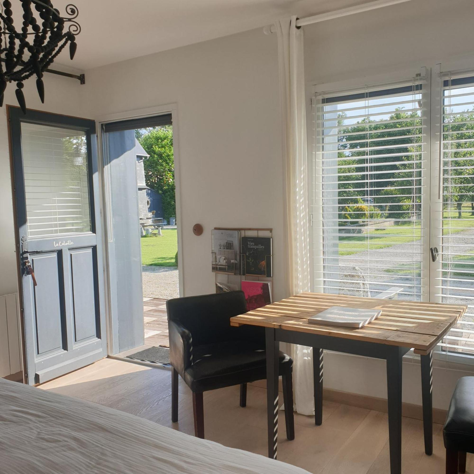 Par Hasard Ou Pas Bed & Breakfast Saint-Martin-aux-Chartrains Exterior photo