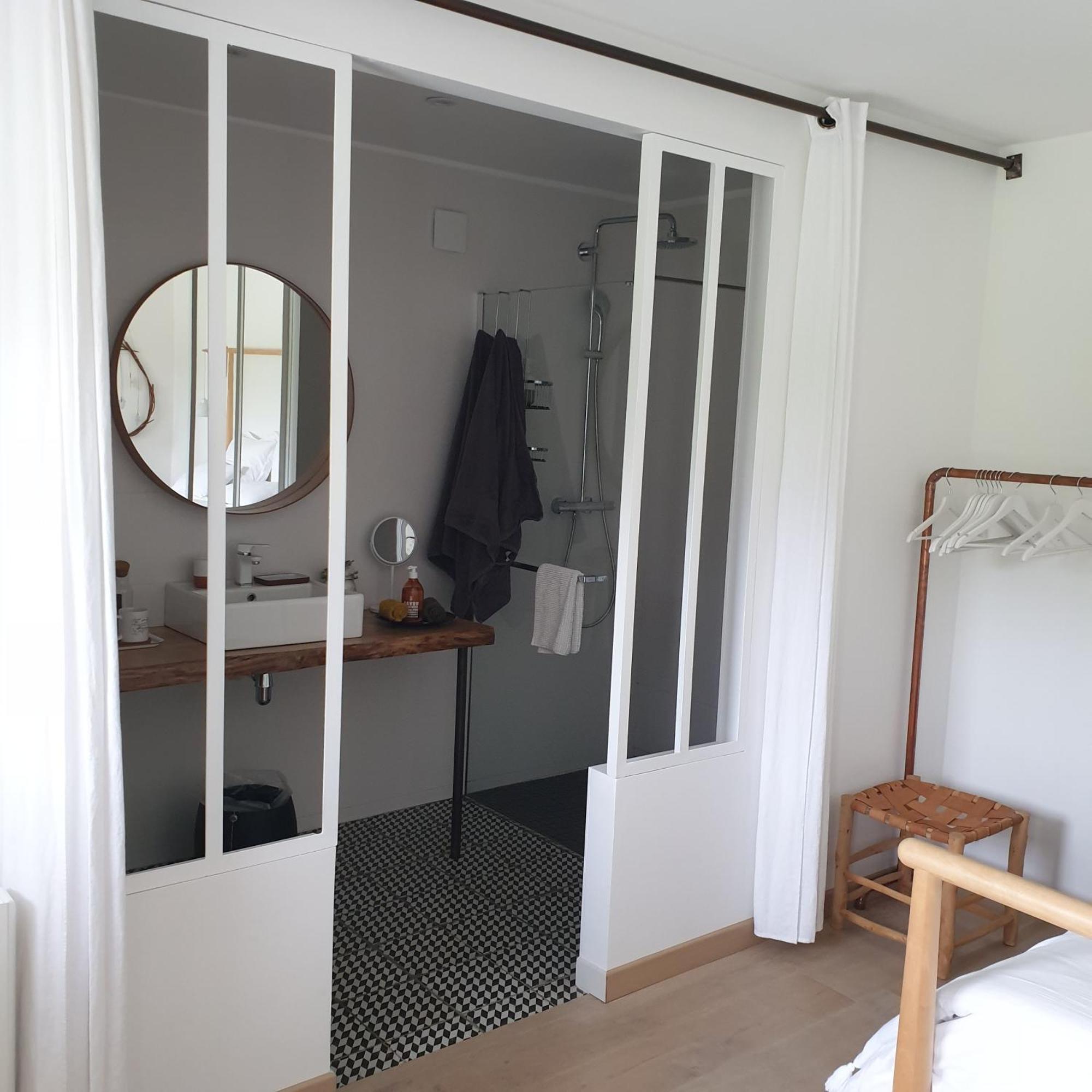 Par Hasard Ou Pas Bed & Breakfast Saint-Martin-aux-Chartrains Exterior photo